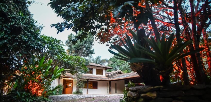 Maravilhosa Casa na Natureza – Condomínio Rural – 2 km do Centro de Alto Paraíso de Goiás