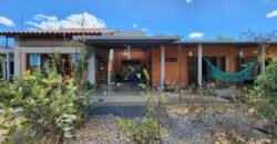 Maravilhosa Casa – pegada ecológica – 2,5km de Cavalcante/GO sentido Cachoeira Santa Barbara – Chapada dos Veadeiros