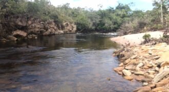 Chácara Suçuarana com acesso ao rio, Próximo a Cachoeira do Poço Encantado – Chapada dos Veadeiros