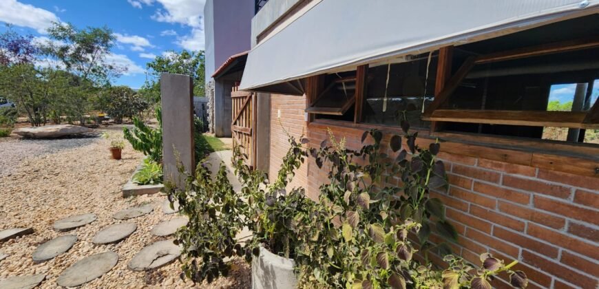 Maravilhosa Casa – pegada ecológica – 2,5km de Cavalcante/GO sentido Cachoeira Santa Barbara – Chapada dos Veadeiros