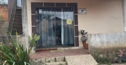 Casa com Três Pisos + Casa Menos + Depósito –  Vila Bandeira – Alto Paraíso de Goiás – Escriturada