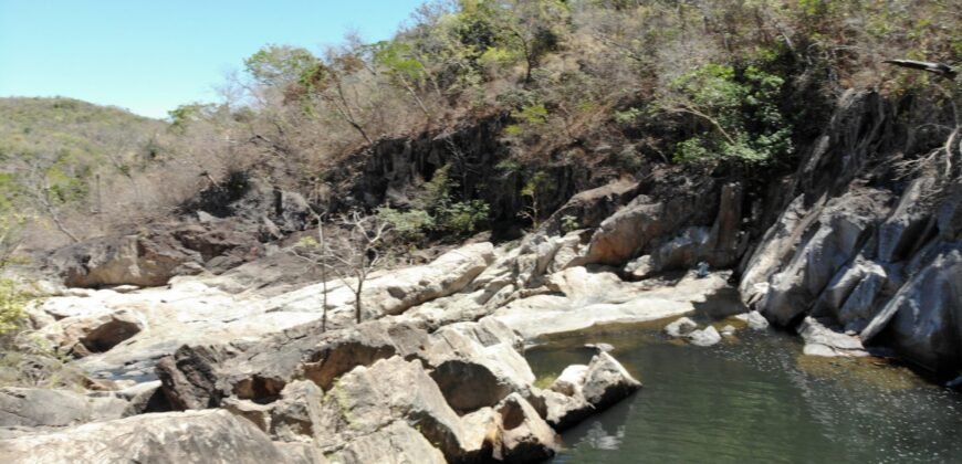 Chácara 17ha com 2 Cachoeiras – 9 km de Teresina de Goiás