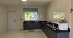 Vende-se Casa Espaçosa e Recém-Reformada- Alto Paraíso de Goiás