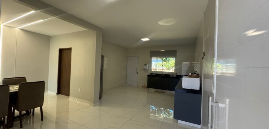 Vende-se Casa Espaçosa e Recém-Reformada- Alto Paraíso de Goiás