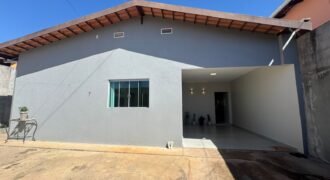 Vende-se Casa Espaçosa e Recém-Reformada- Alto Paraíso de Goiás