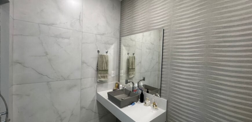 Vende-se Casa Espaçosa e Recém-Reformada- Alto Paraíso de Goiás