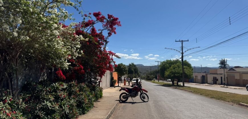 Vende-se Casa Espaçosa e Recém-Reformada- Alto Paraíso de Goiás