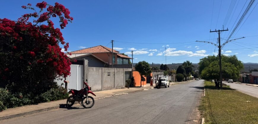 Vende-se Casa Espaçosa e Recém-Reformada- Alto Paraíso de Goiás