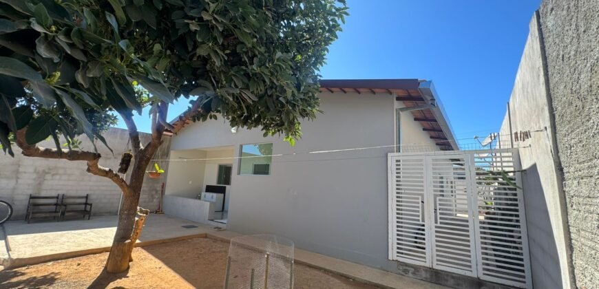 Vende-se Casa Espaçosa e Recém-Reformada- Alto Paraíso de Goiás