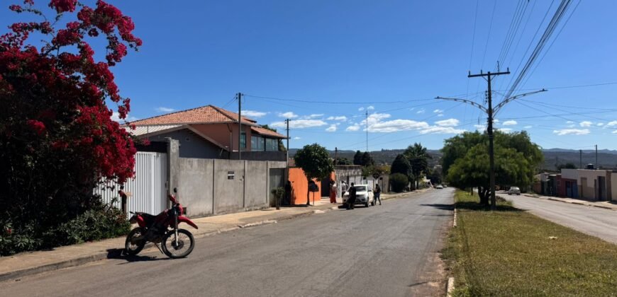 Vende-se Casa Espaçosa e Recém-Reformada- Alto Paraíso de Goiás