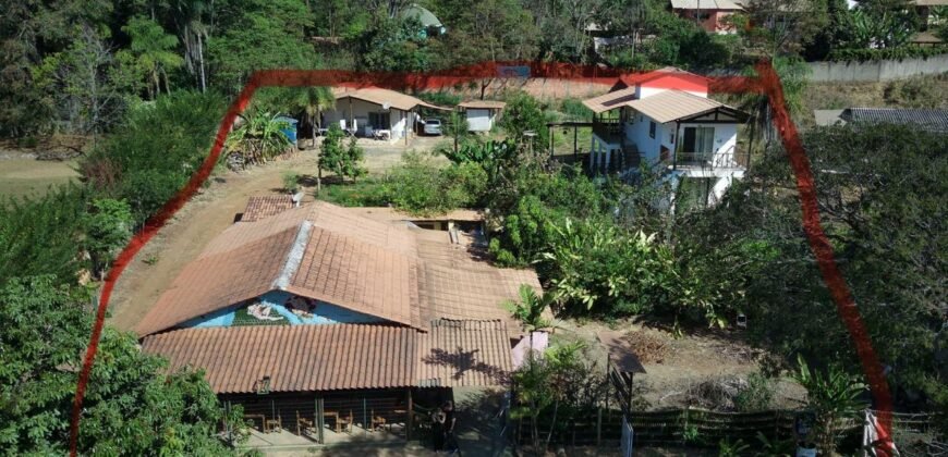 Vende-se Prédio Comercial – 2.300m2 em Localização Privilegiada – Alto Paraíso de Goiás