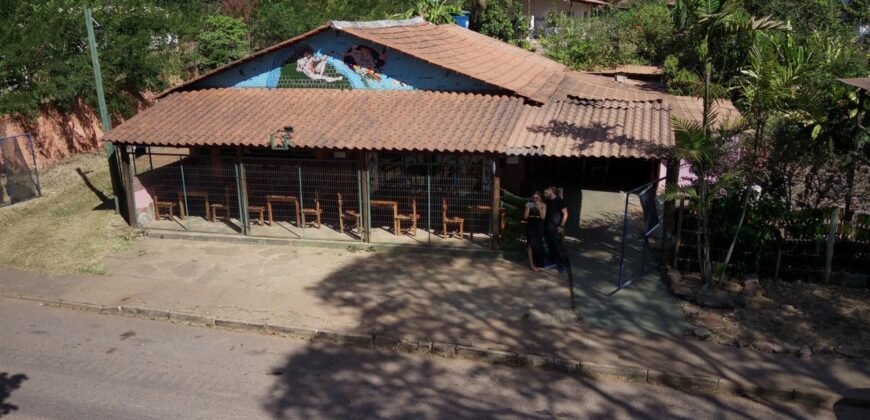 Vende-se Prédio Comercial – 2.300m2 em Localização Privilegiada – Alto Paraíso de Goiás