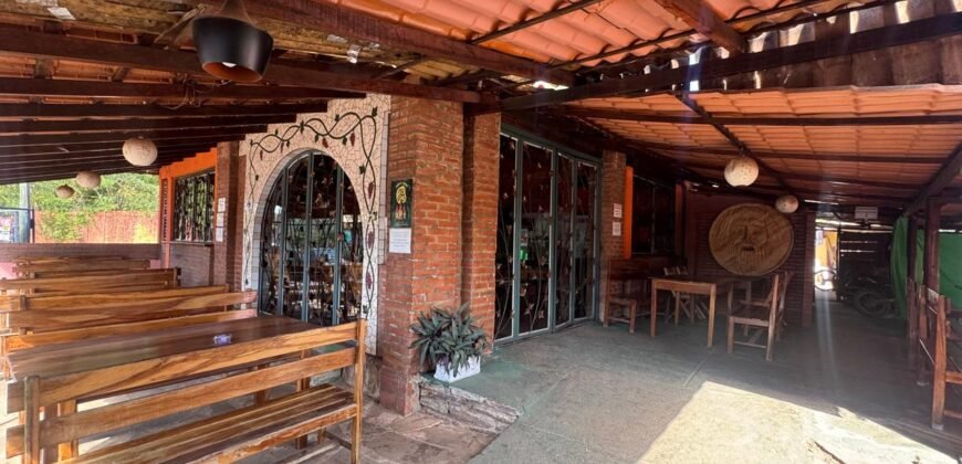 Vende-se Prédio Comercial – 2.300m2 em Localização Privilegiada – Alto Paraíso de Goiás