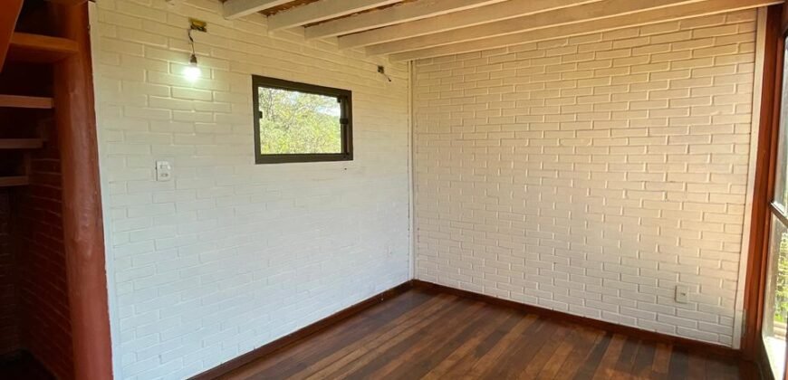 Vende-se Linda Casa com Maravilhosa Vista em Alto Paraíso de Goiás