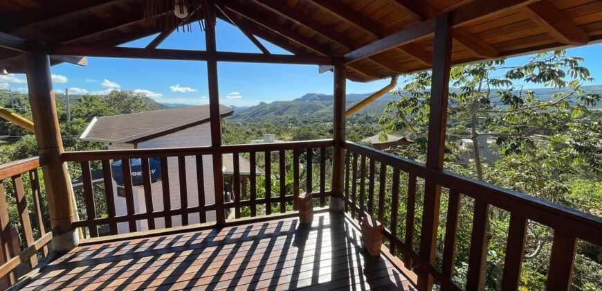 Vende-se Linda Casa com Maravilhosa Vista em Alto Paraíso de Goiás