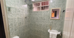 Casa ampla com 4 quartos, 2 suítes e vista privilegiada em Alto Paraíso de Goiás.