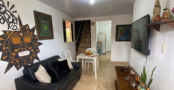 Casa ampla com 4 quartos, 2 suítes e vista privilegiada em Alto Paraíso de Goiás.